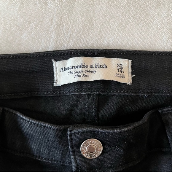 Abercrombie in Finch Mid Rise Super Skinny Jeans - Picture 10 of 12